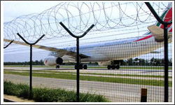 機場護(hù)欄網(wǎng)是機場不可缺少的景物 安平縣達(dá)威金屬護(hù)欄網(wǎng)廠